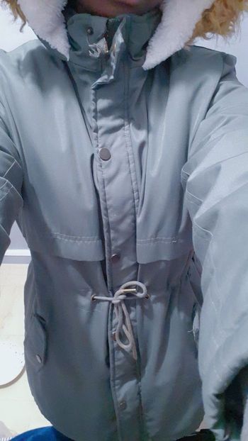 Manteaux  vert  avec capuche à Manche longue avec fermeture et boutons