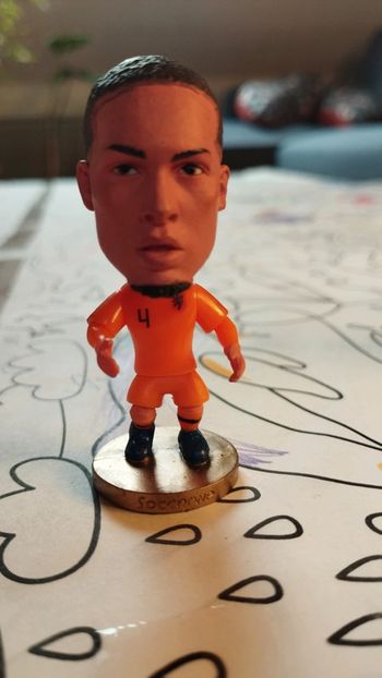 Petite figurine football neuve Virgil van dijk