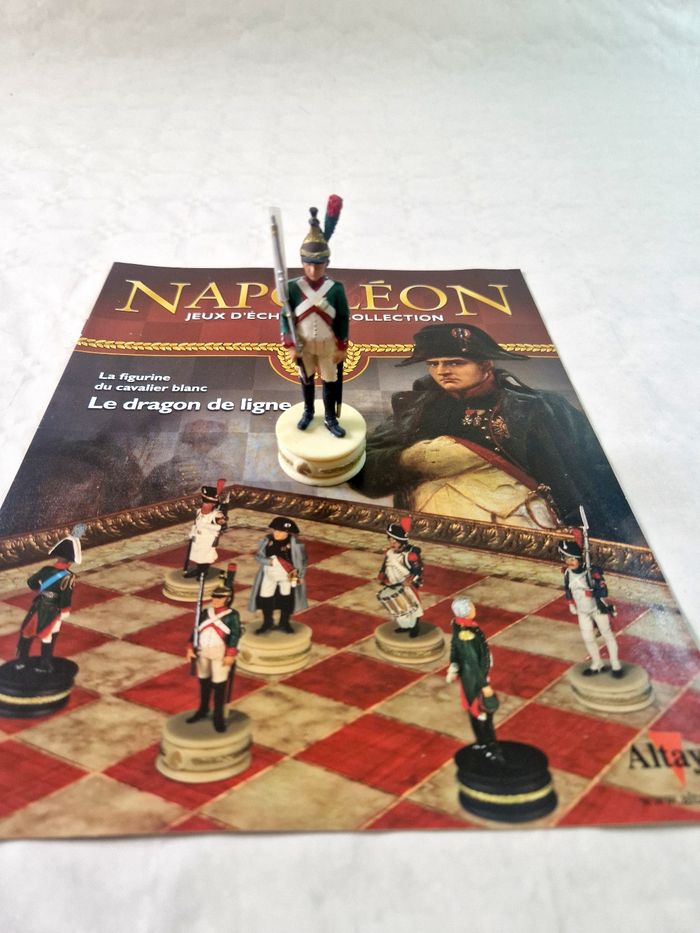 Figurine  , Napoléon , jeux d'échec de collection  , numéro 3  , dragon de ligne