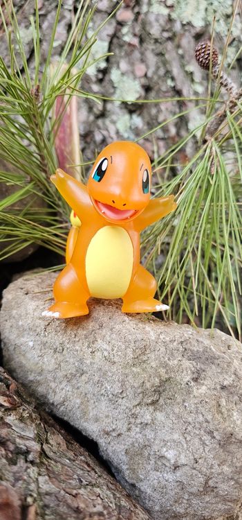 Super figurine Pokemon Nintendo Salameche effet brillant