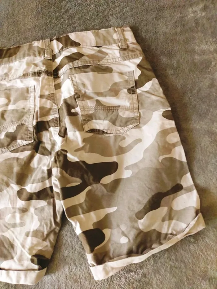 Très beau short 10 ans - photo numéro 10