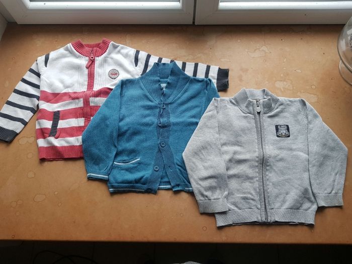 Lot de 3 gilets fin garçon taille 2 ans