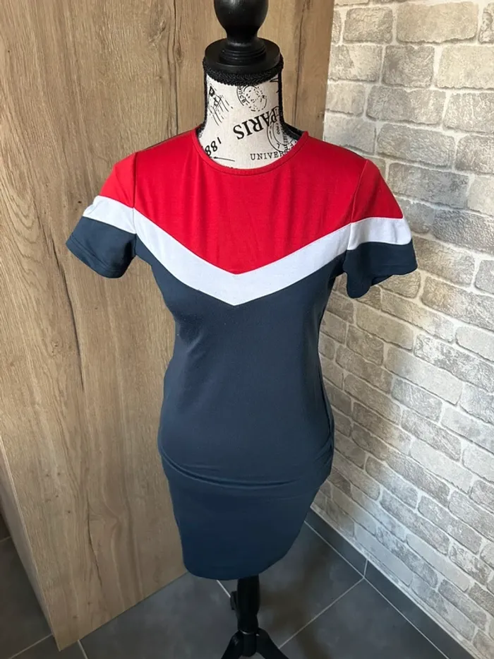Robe bleu marine rouge blanc taille S - photo numéro 2