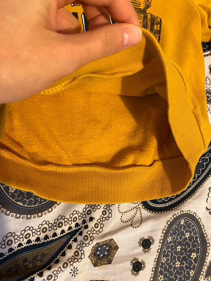 Superbe beau sweat à motifs  Primark moutarde taille 3-4 ans - photo numéro 6