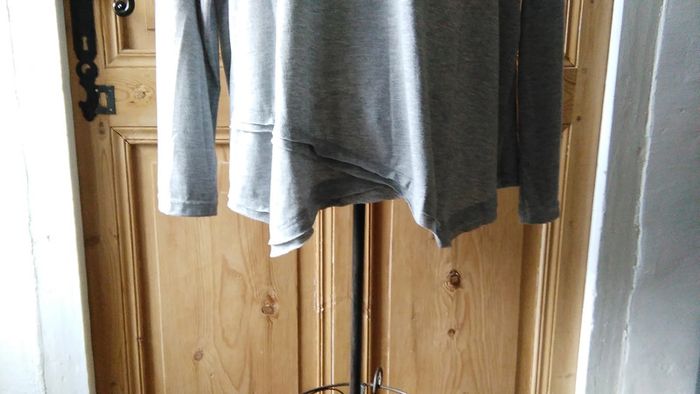 Top asymétrique gris clair neuf Shein - photo numéro 4