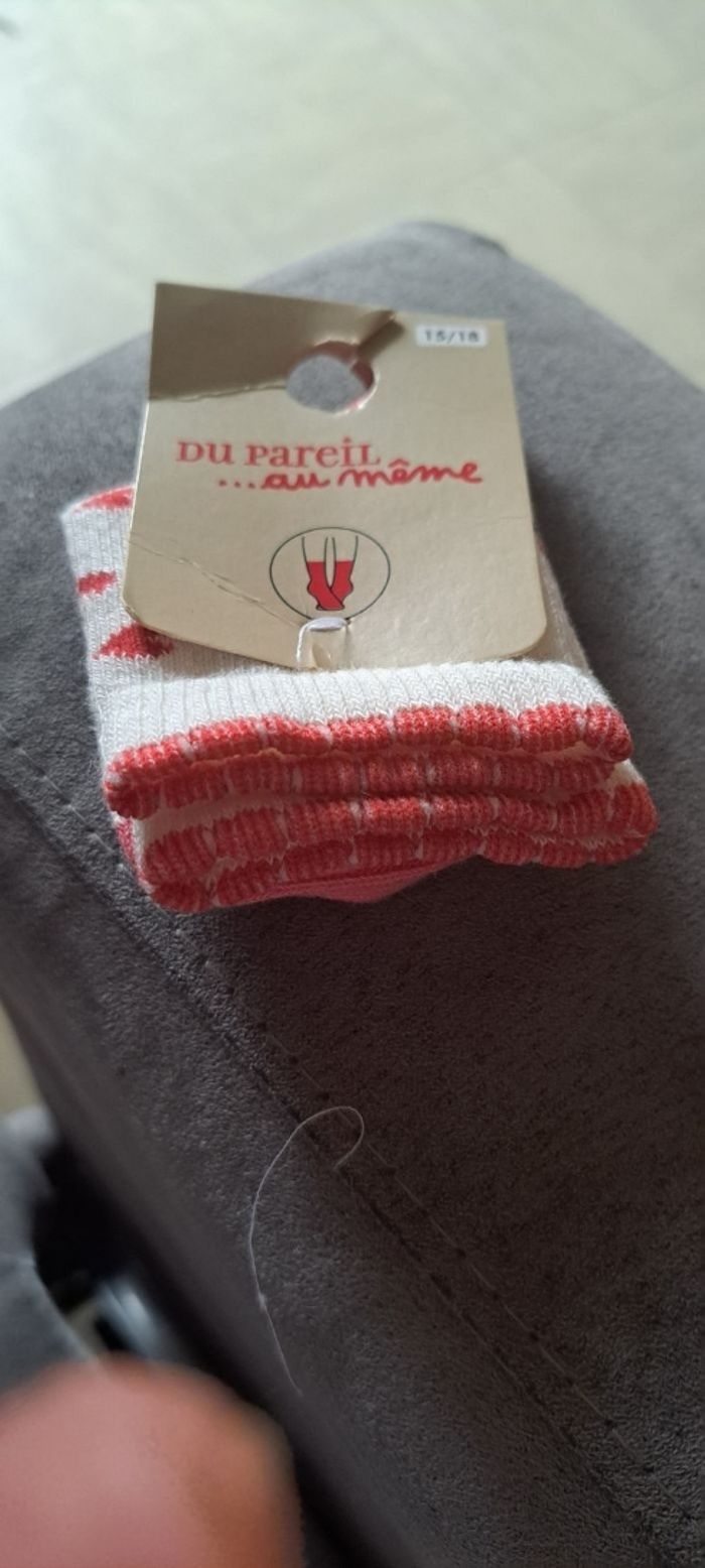 Body ete 1 mois et paire de chaussettes neuve dans son emballage - photo numéro 3