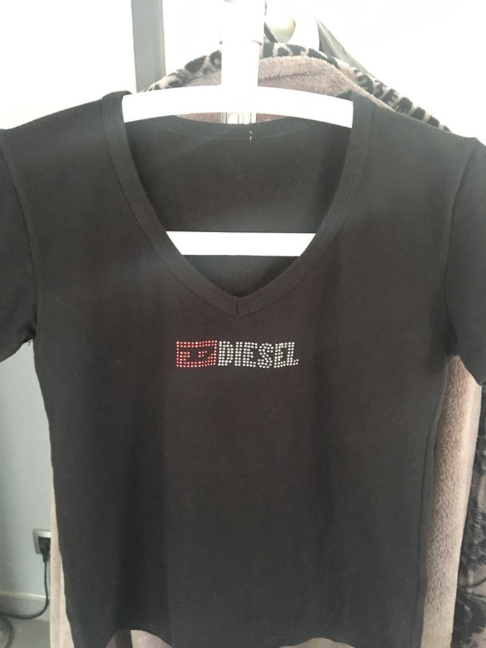 T-shirt noir à strass