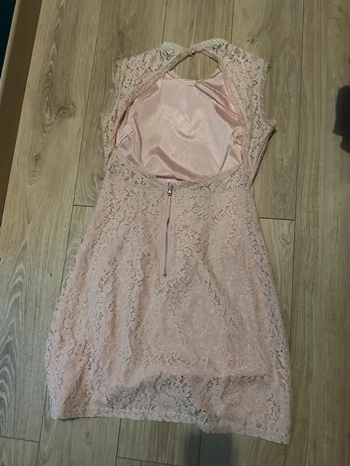 Robe dentelle décolleté dans le dos 🌸 - photo numéro 4