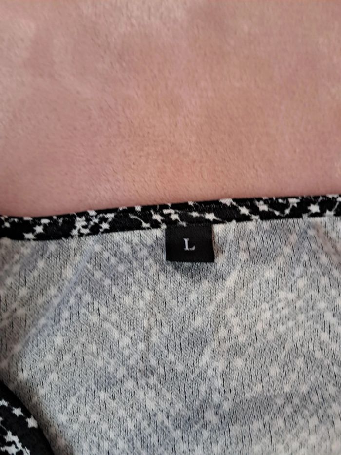 Robe noir et blanche taille L très élastique - photo numéro 5