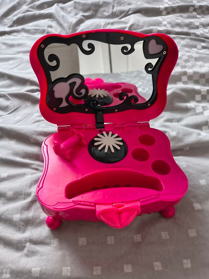 Barbie Glamtastic magic manucure bar - Coffre sonore et lumineux - Mattel - photo numéro 2