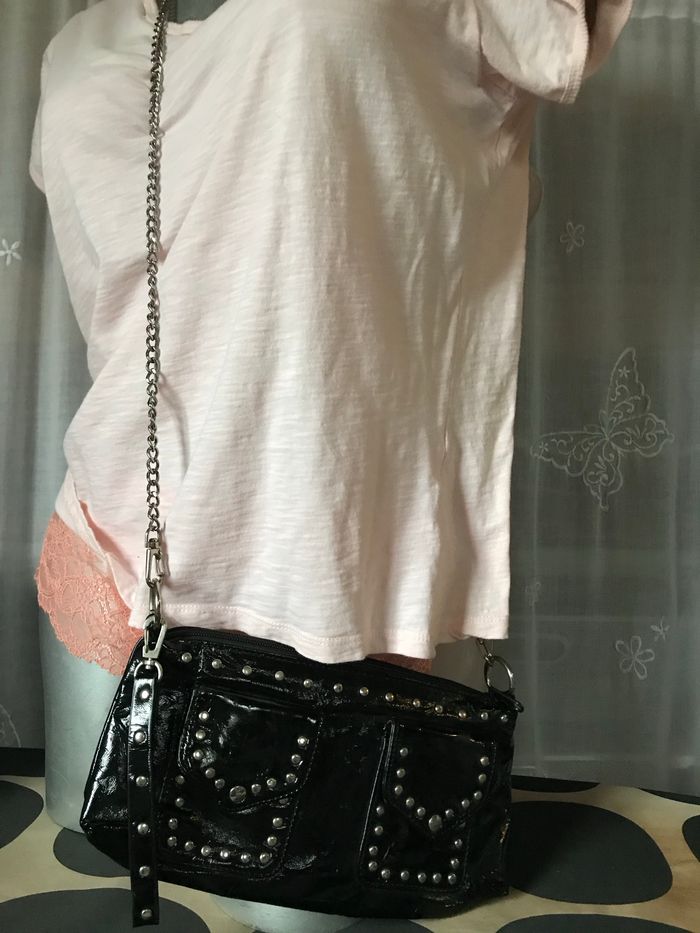 Mini sac pochette Vinyl similicuir en bandoulière chaîne - photo numéro 2