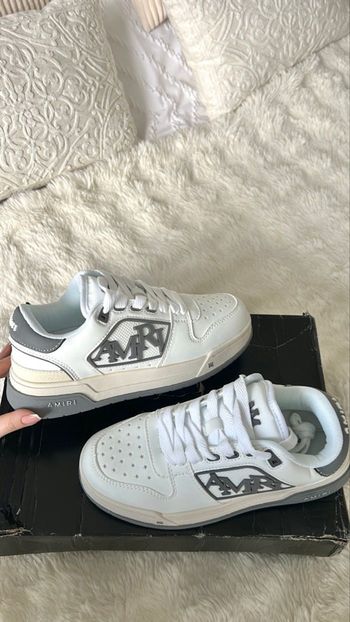 Baskets blanche et grise 