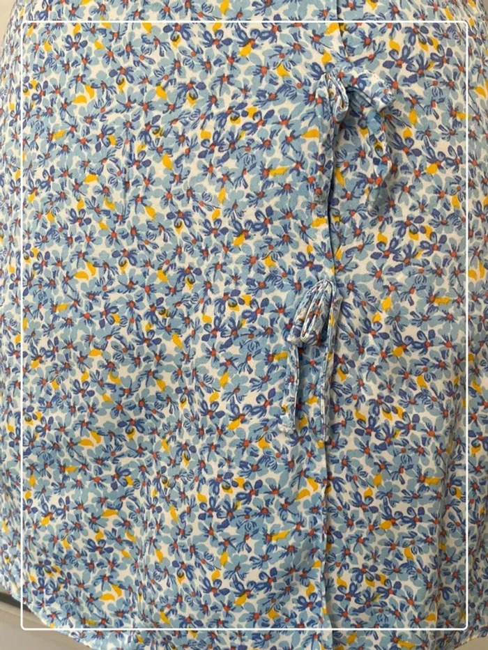 Mini-jupe satinée fleurie bleue Primark - photo numéro 2