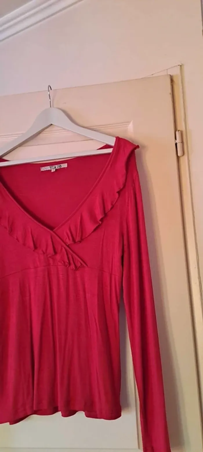 T Shirt manches longues rouge grand décolleté - Marque Via 28 - Taille 42 - État neuf. - photo numéro 2