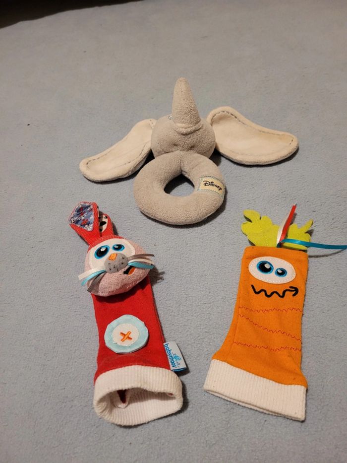 Hochet Disney et chaussettes marionnettes - photo numéro 2