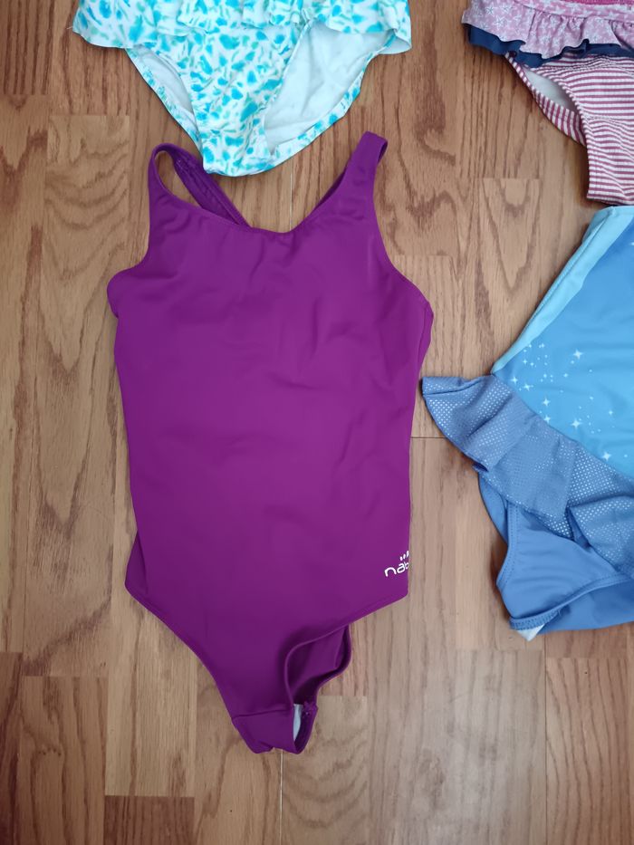 Lot tee shirts anti UV et maillots de bain Okaïdi, Monoprix, Hello Kitty etc - photo numéro 4