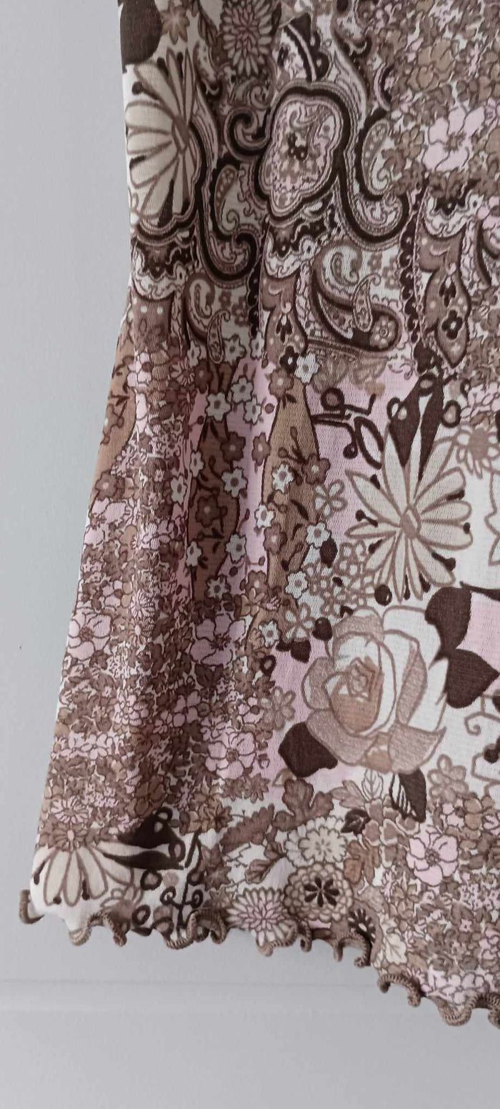 T-shirt fleuri rose/beige manches courtes avec dentelles col V marque Armand Thiery Taille 4 - photo numéro 8