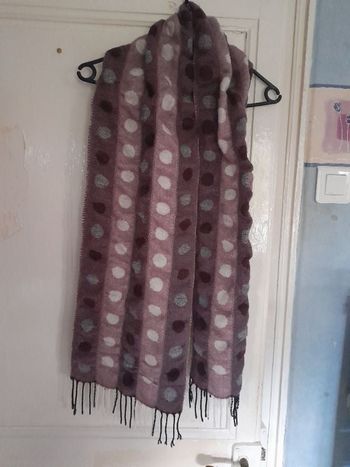 Echarpe violette et rose, marque Armand Thierry