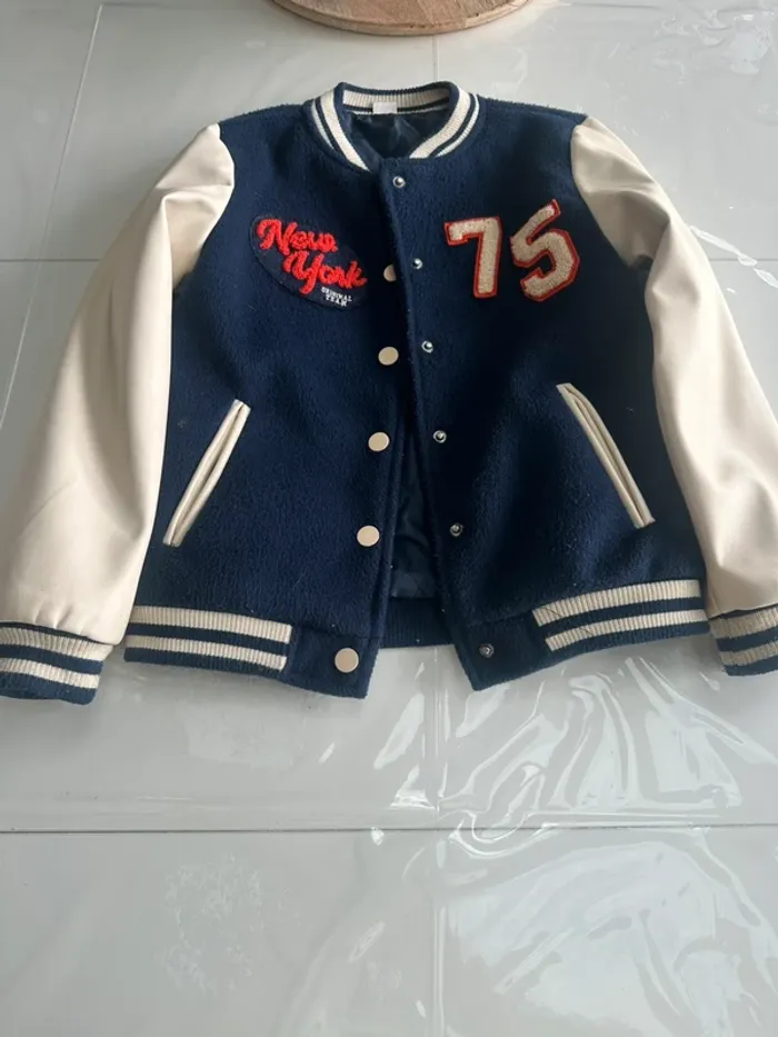 Veste aviateur bleu marine manches simili cuir beige