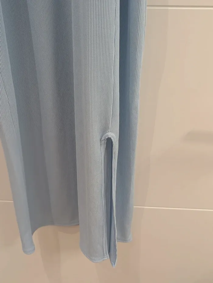 Robe moulante bleu ciel - photo numéro 4