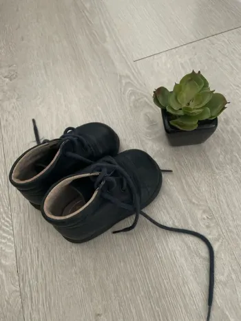 Paire de chaussure bébé fille