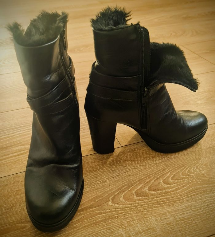 P. 37 - Superbes bottines compensées ALPE en cuir noir, hiver chic - photo numéro 5