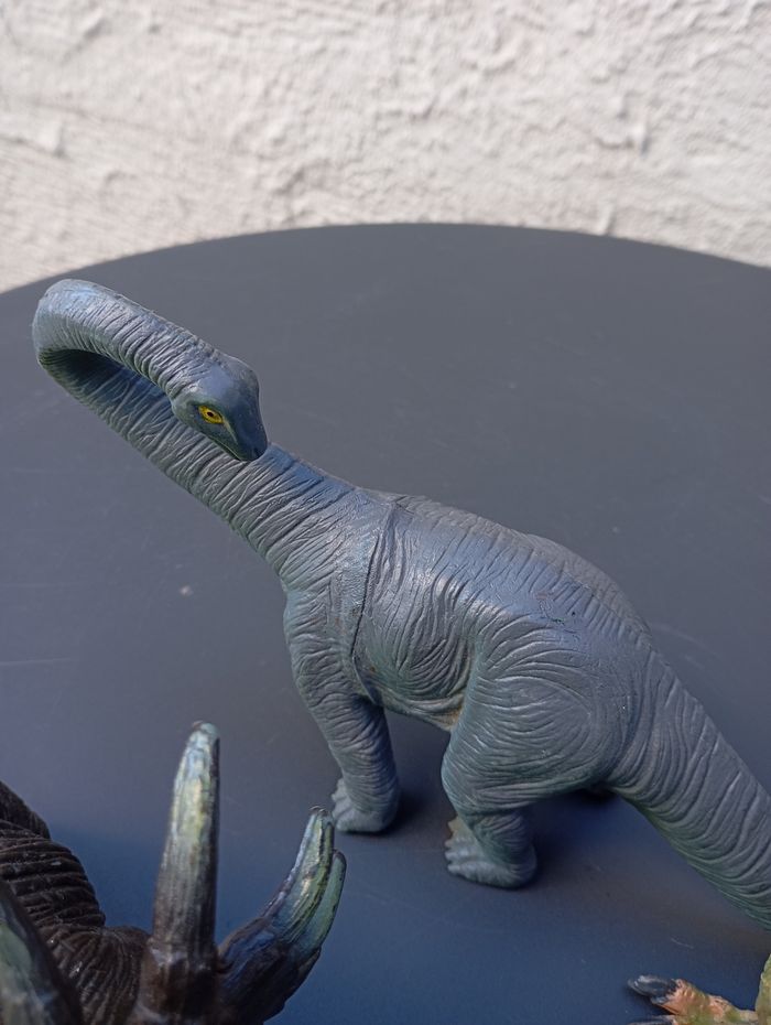 4 dinos plastique dur - photo numéro 5