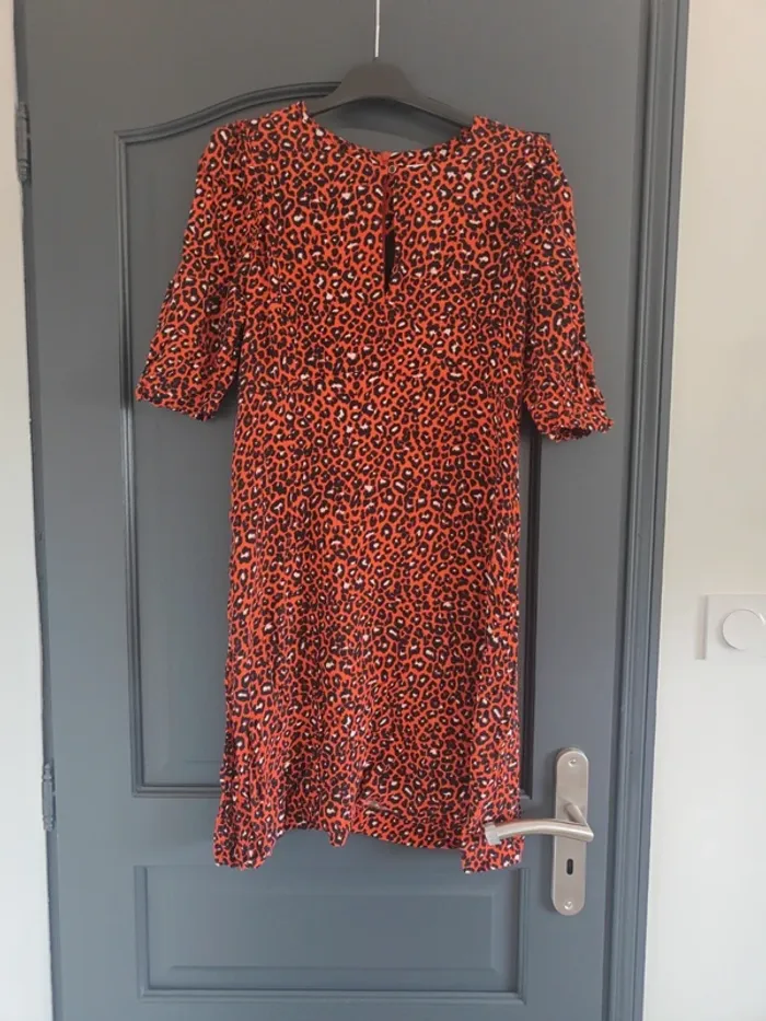 Robe léopard rouge