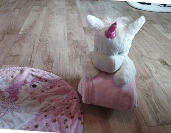 Peluche licorne porte plaid. Neuve