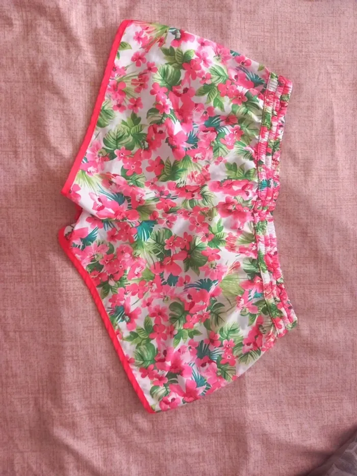 Short calzedonia taille s fleuri - photo numéro 3
