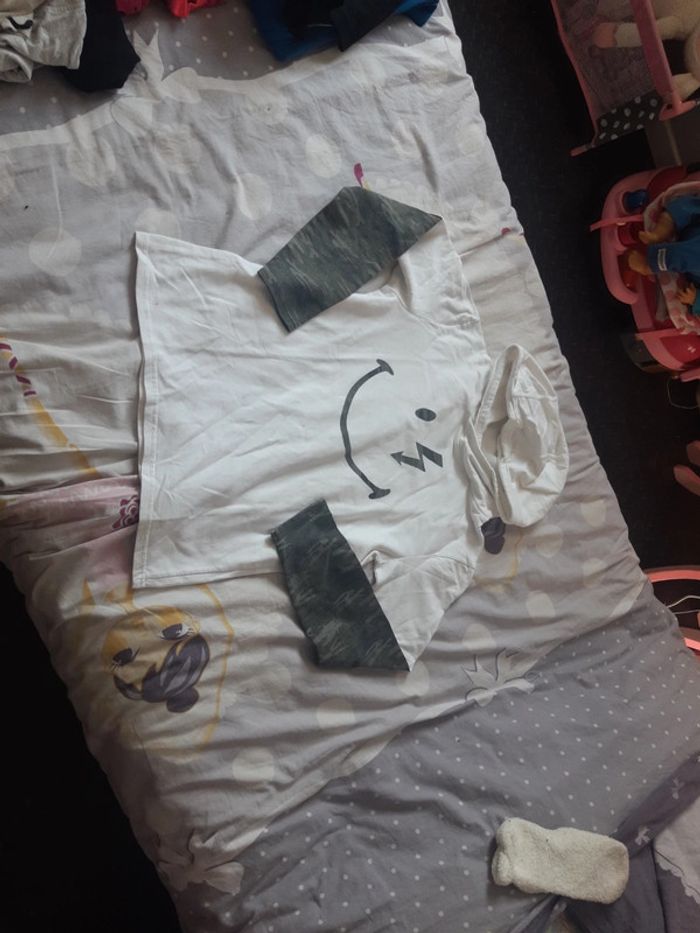 Tee-shirt manches longues et capuche