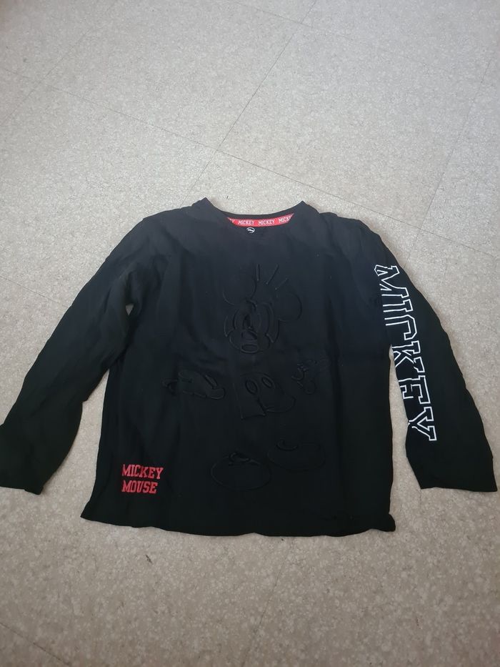 Tee shirt manche longue mickey taille 6/7 ans