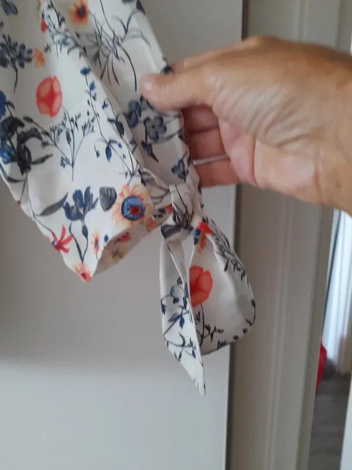 Blouse manches longues forme évasée - photo numéro 3