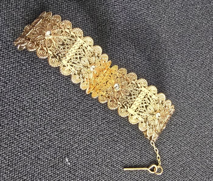 Bracelet manchette oriental motif filigrane pierre blanche plaque or - photo numéro 4