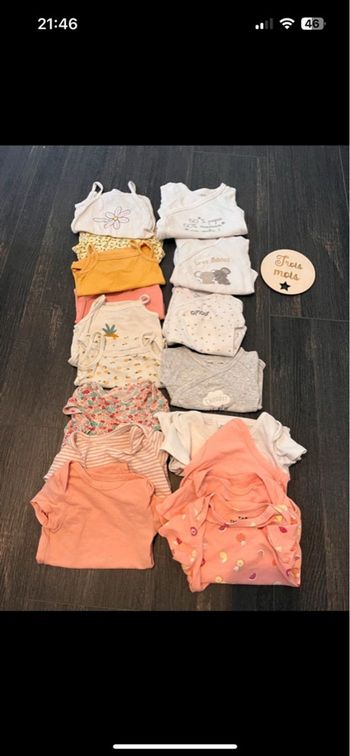 Lot bodys fille 3 mois