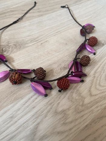 Collier pendentif violet