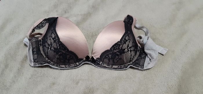 Soutien gorge rose et noir