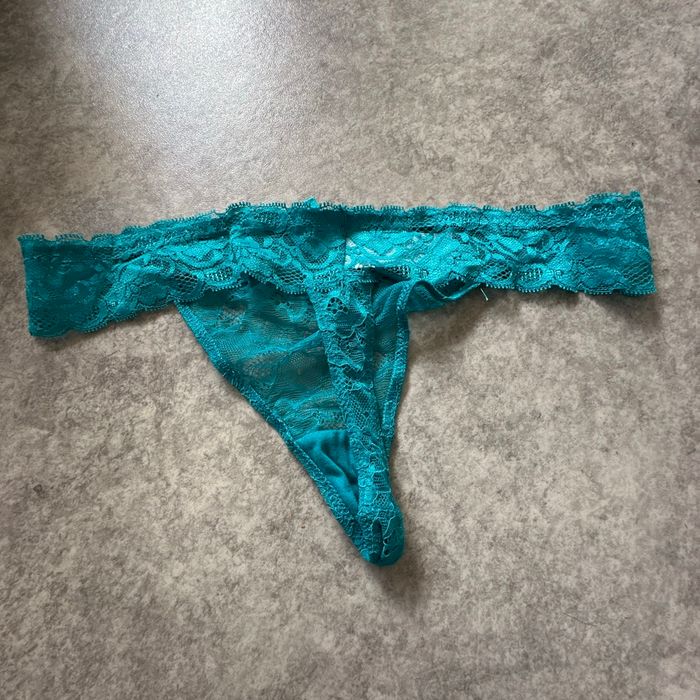 String bleu dentelle - photo numéro 2