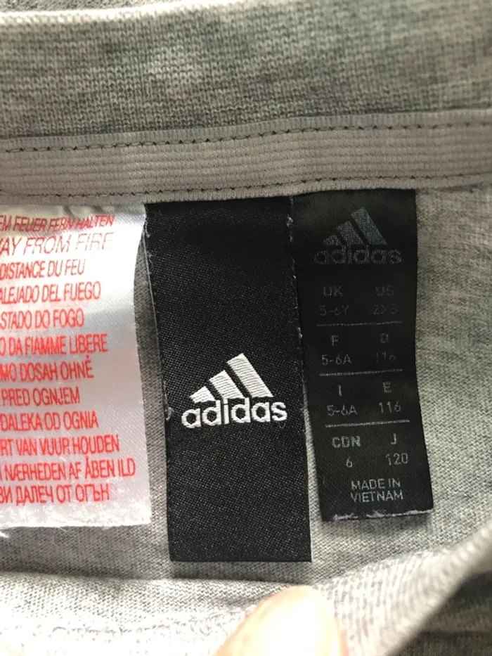 Lot t-shirt et veste adidas 5-6 ans - photo numéro 4