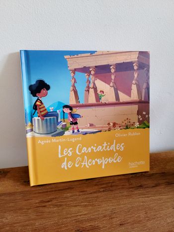 Les Cariatides de l'Acropole Hachette