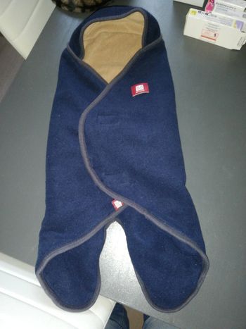 Baby nomade red castle polaire bleu marine chancelière cosy