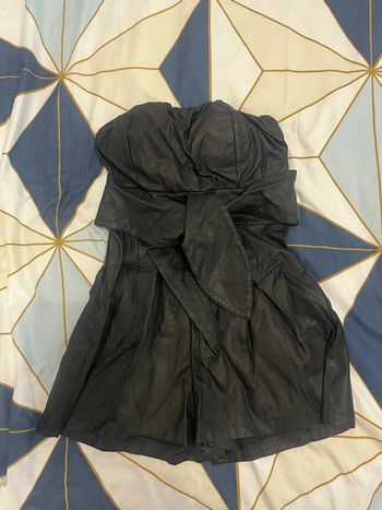 Combinaison short en simili noir Taille S