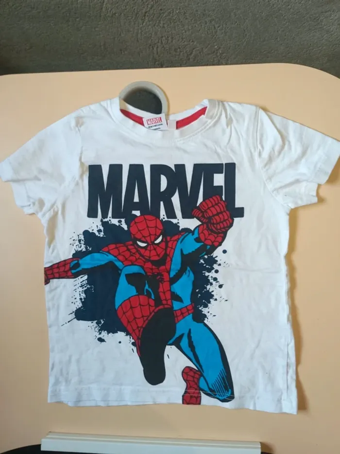T-shirt manches courtes garçon Marvel 5 6 ans