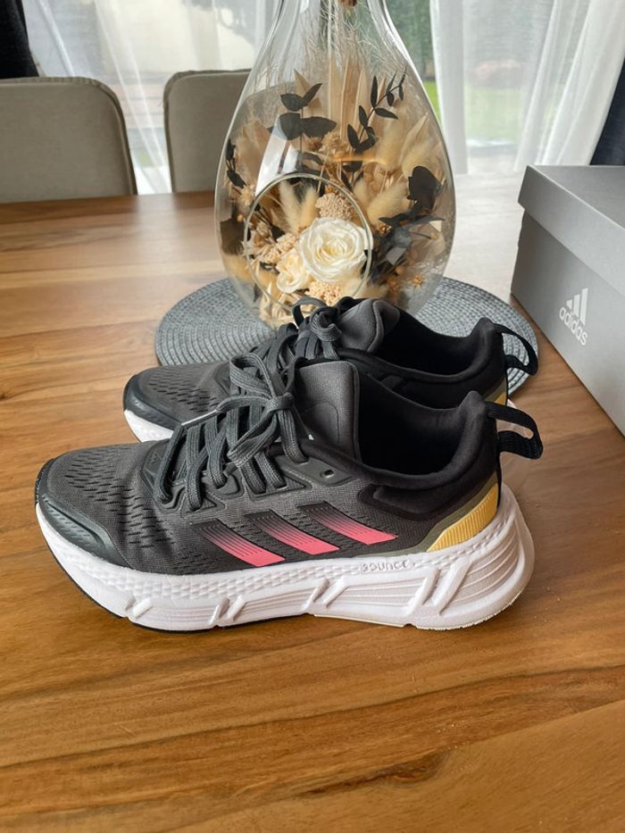 Baskets adidas questar grises et roses T.36 - photo numéro 3