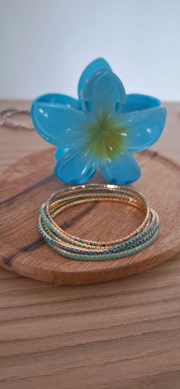 💙 Pince à cheveux fleur bleue + bracelets strass assortis – Neuf