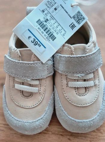 Chaussures bébé Zara beige neuves T20