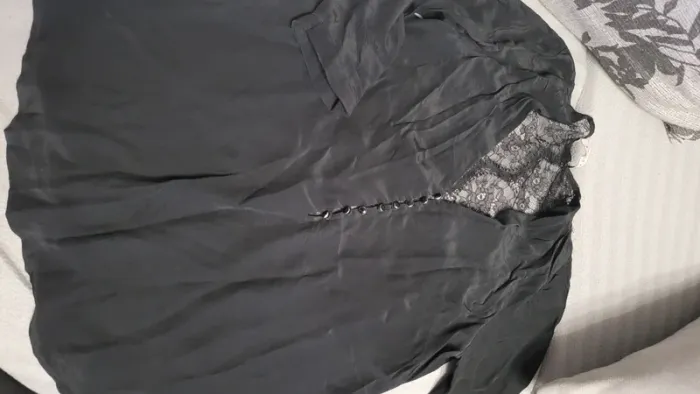 Haut manche 3/4 marque Sandra taille 1. Dentelle dans le dos