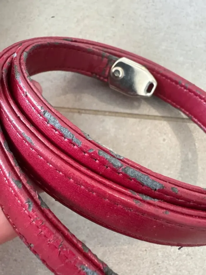 Pochette rouge Mandarina Duck avec une bandoulière usé, 37x28cm - photo numéro 12