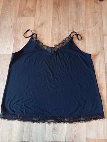 Débardeur bordure dentelle 48