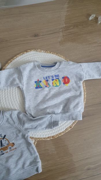 Lot 2  pull bebe
